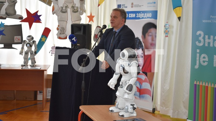 Dodeljeno 11 robota